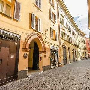 https://lupari-apartment-palazzo-storico-sotto-le-due-torri.emilia-romagnahotels.net